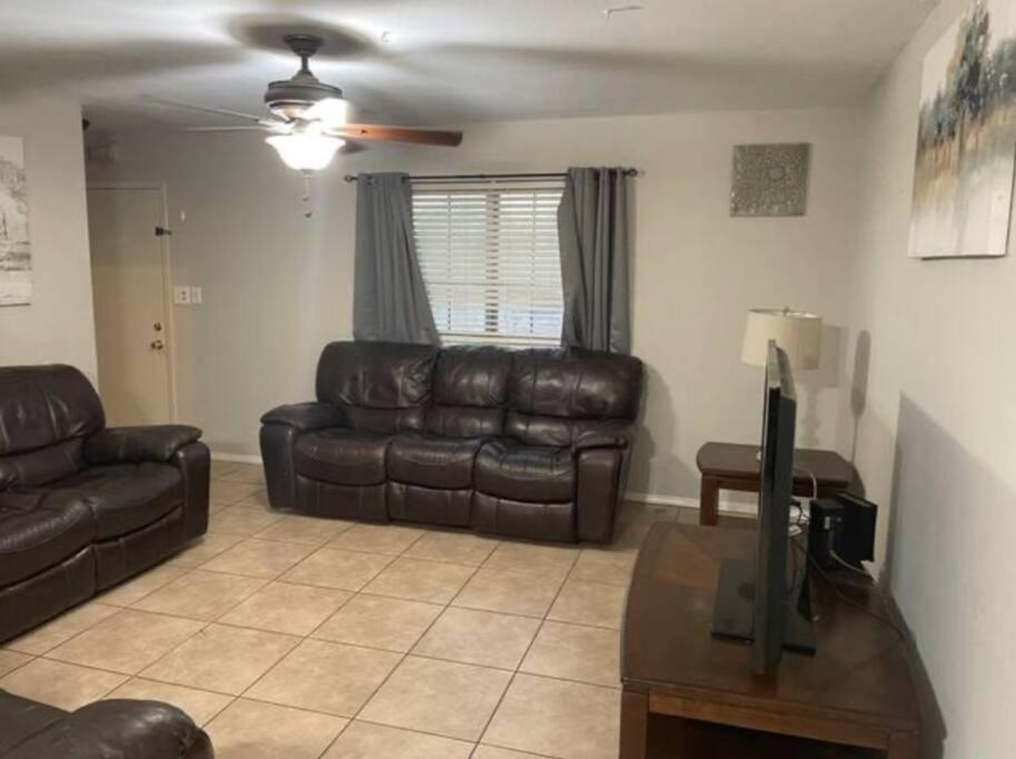 Great Getaway 2 Story Home! Harlingen Tx Eksteriør bilde