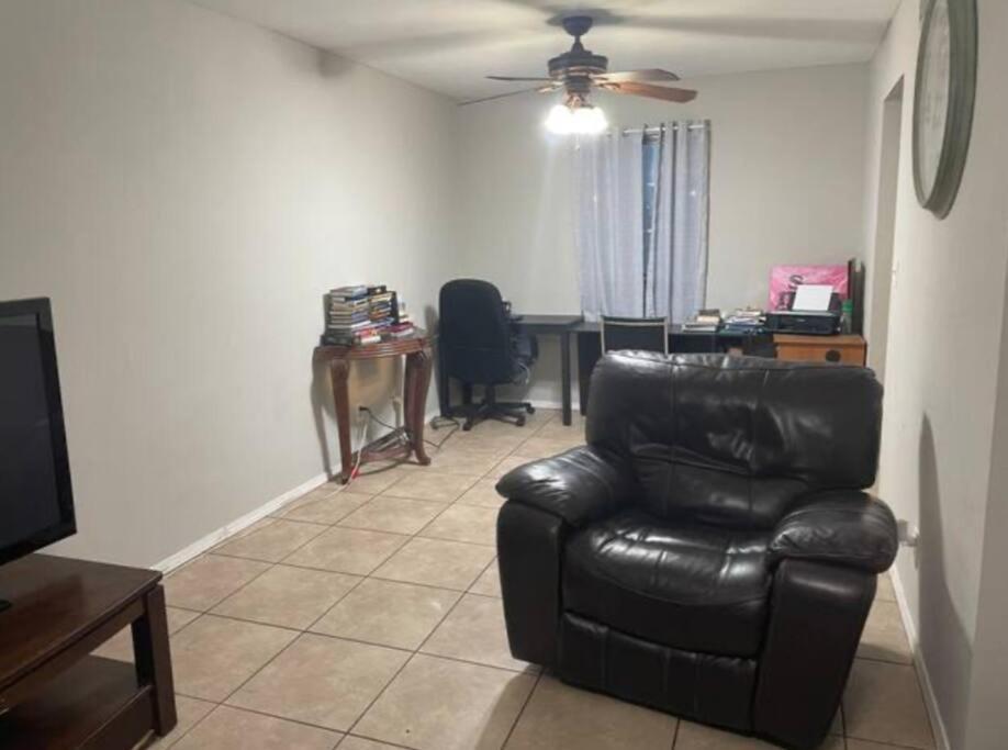 Great Getaway 2 Story Home! Harlingen Tx Eksteriør bilde