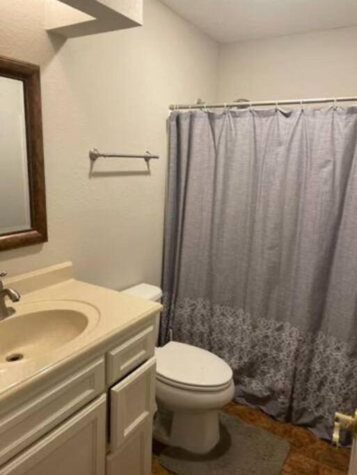 Great Getaway 2 Story Home! Harlingen Tx Eksteriør bilde